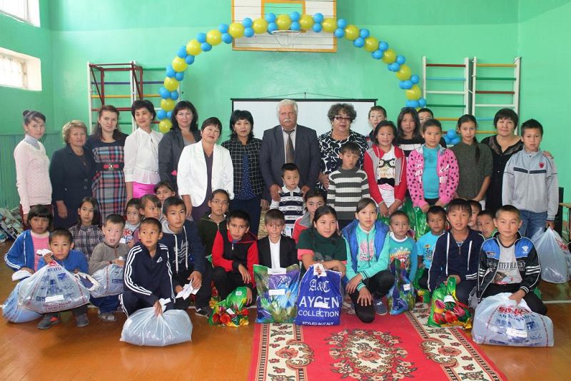 Ақсу қаласында мектеп оқушыларына көмек көрсетілді