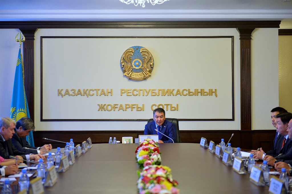 Қазақстан Конс­титуциясы - жемісті мем­лекеттік стратегияның негізі - Қайрат Мәми