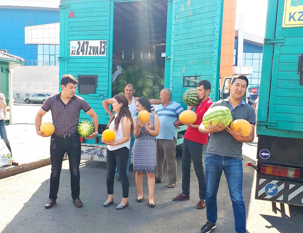 Жəрмеңкеде Мақтаралдың қауындары тегін таратылды