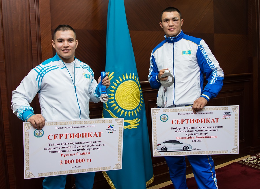 Сыр өңірінде боксшы Қамшыбек Қоңқабаевқа автокөлік кілті табыс етілді