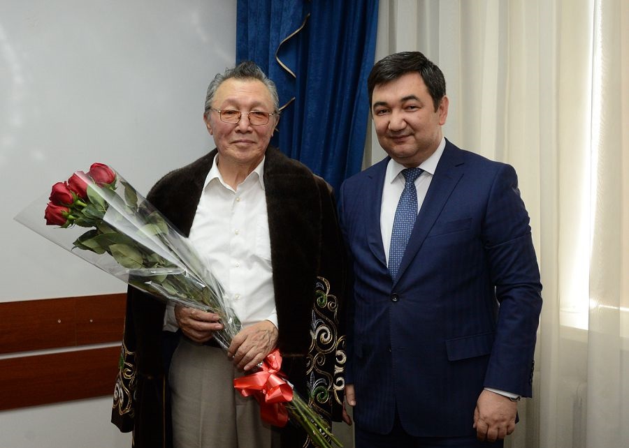 «Егемен Қазақстан» Төлен Әбдікті құттықтады