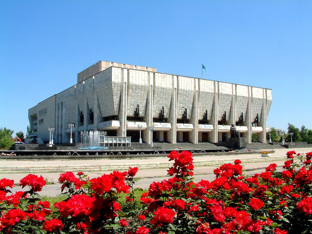 Әзекең және Әкем-театр