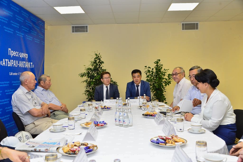 Атырауда латын қарпіне көшу мәселесі талқыланды