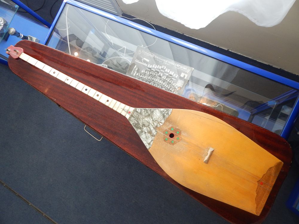 Әуезовтің домбырасы. Бірден бірге ауысып, бүгінгі күнге қалайша жеткен еді? 
