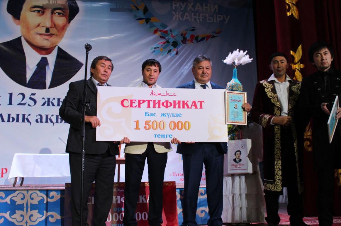 Баянауылдағы айтыстың бас жүлдесі Мақсат Ақановқа бұйырды