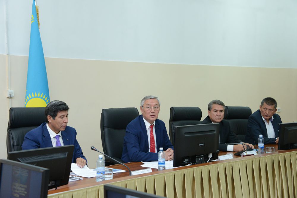 Алматыда латын әліпбиіне көшу туралы дөңгелек үстел өтті