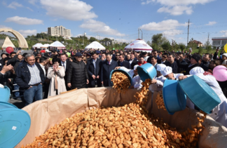 ОҚО-да бір тонна бауырсақ пісірілді 