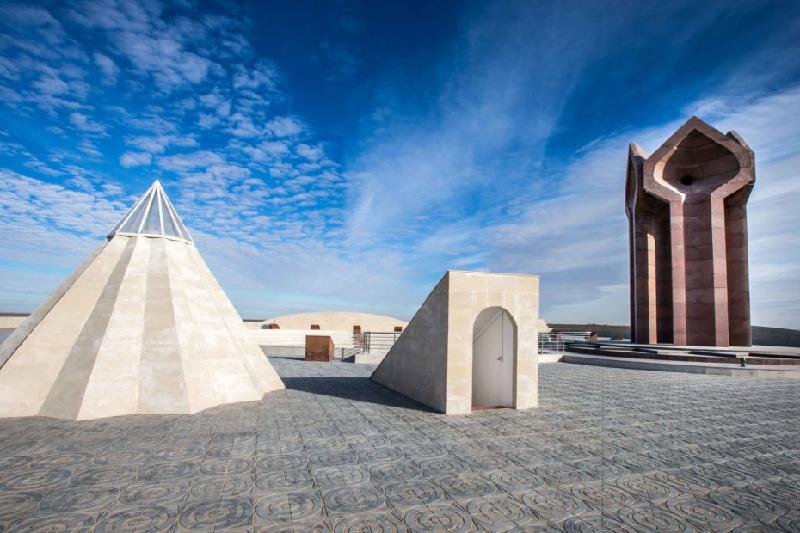 Мемлекет басшысы «Қорқыт Ата» мемориалды кешенін аралады