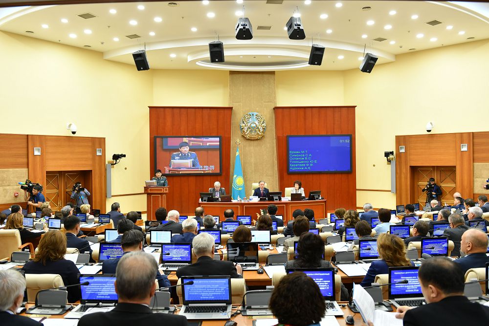 Мәжілісте әскерилердің баспана мәселесін жақсарту мақсатындағы заң жобасы мақұлданды
