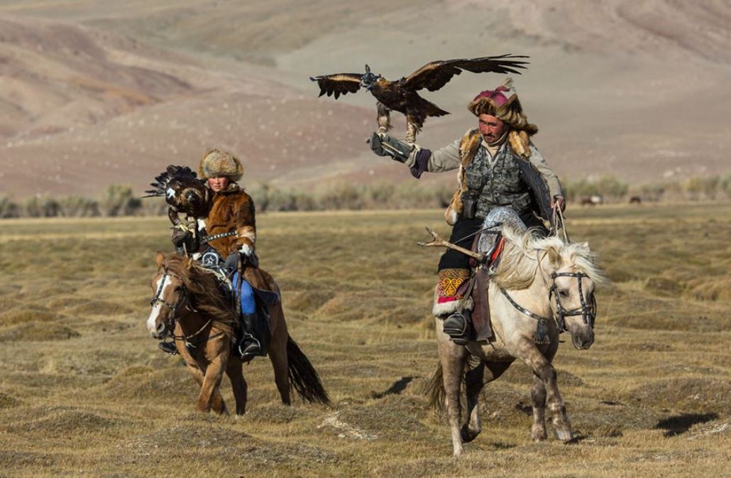 ББС Моңғолиядағы қазақ бүркітшілері туралы жазды