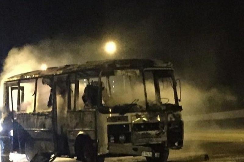 Жезқазғанда автобустағы өртті сөндірмек болған кондуктор мен жүргізуші күйіп қалды