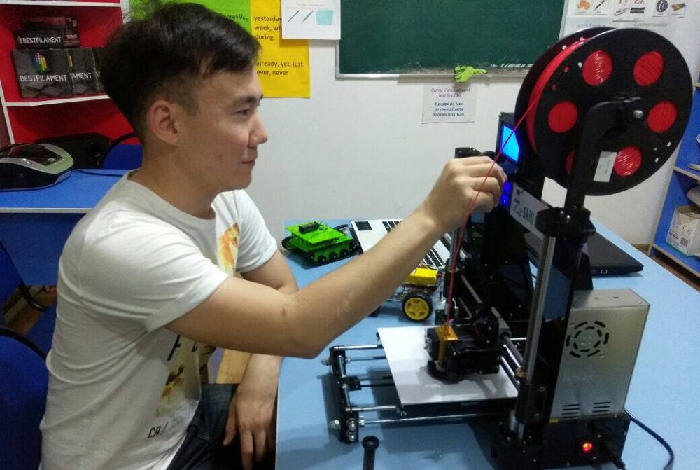 ОҚО-да робот техникасын құрастыратын мектеп ашылды