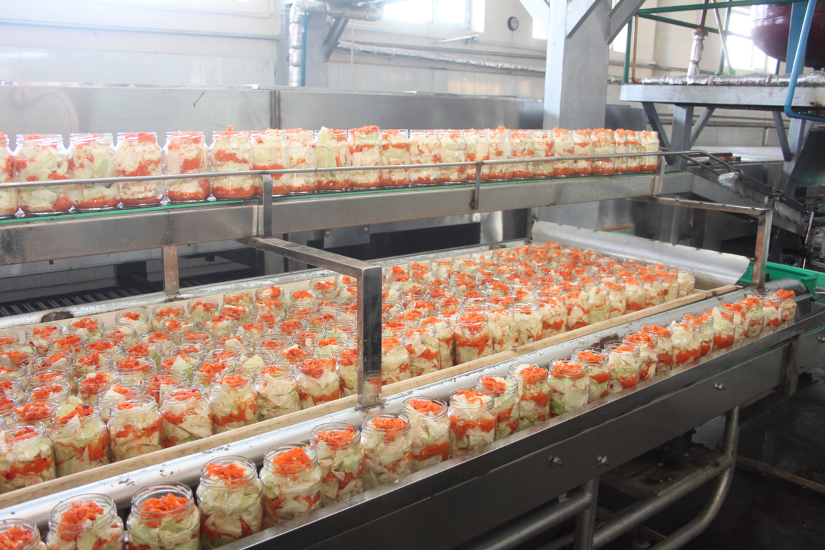 ОҚО-дағы түлкібастық кәсіпкер көкөніс консервілерін Қытайға экспорттауда