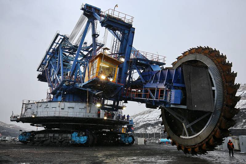 Екібастұзда роторлы алып экскаватор сынақтан өтті