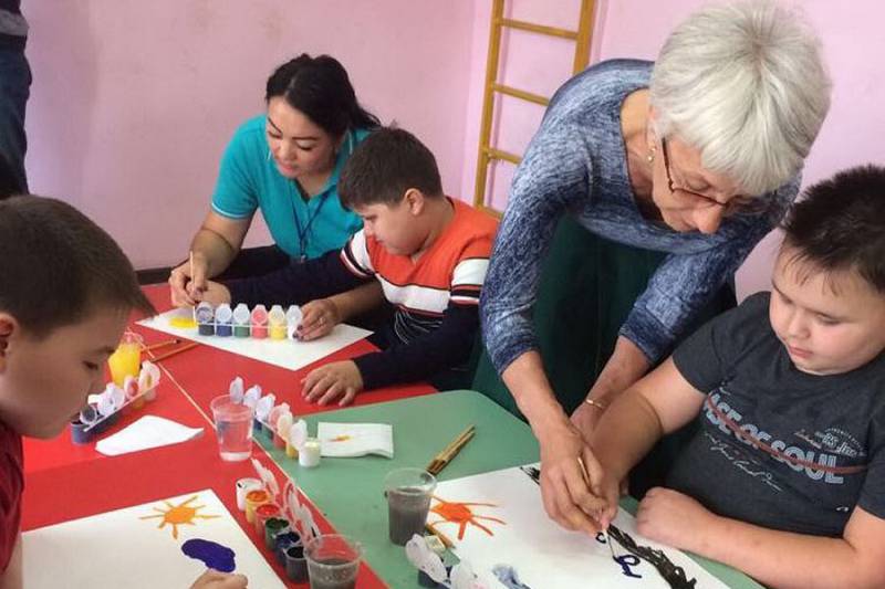 Семейде мүмкіндігі шектеулі жандар көрме ұйымдастырды