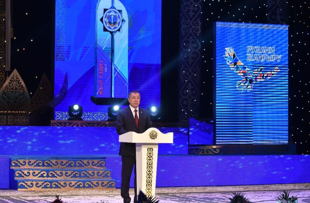 ОҚО-да әр салада жемісті еңбек еткен азаматтарға «Жыл үздігі» номинациясы табысталды