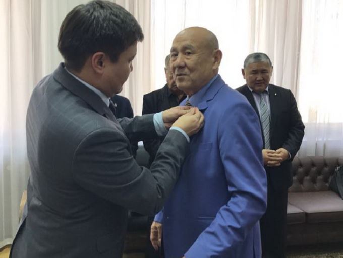 «Мәдениет пен өнерге қосқан үлесі үшін» төсбелгісі табысталды