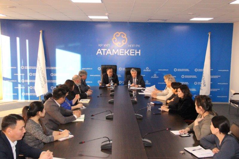 Сенаторлар Ақмола облысының кәсіпкерлерімен жаңа Салық кодексін талқылады