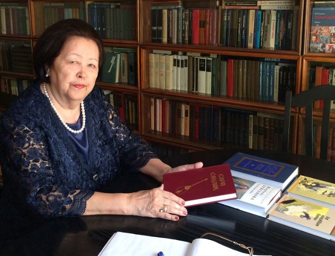 Шәрбану Бейсенова: "Киім сыртынан емес, ішінен тозады" 