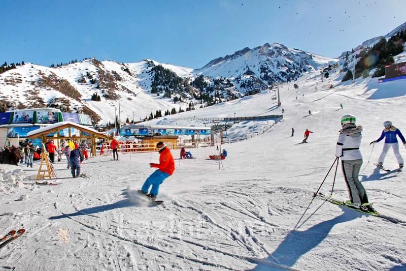 Алматыда коньки мен шаңғы тебуді тегін үйренуге болады