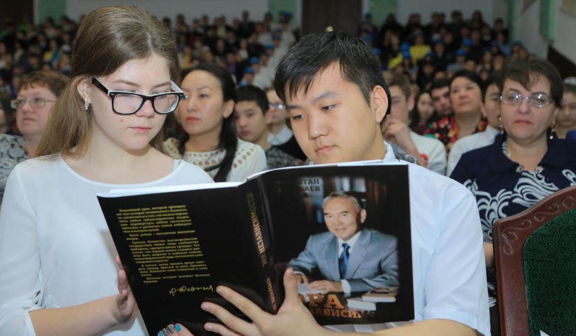 Қостанай жастары Елбасының «Тәуелсіздік дәуірі» кітабының тұсаукесерін өткізді