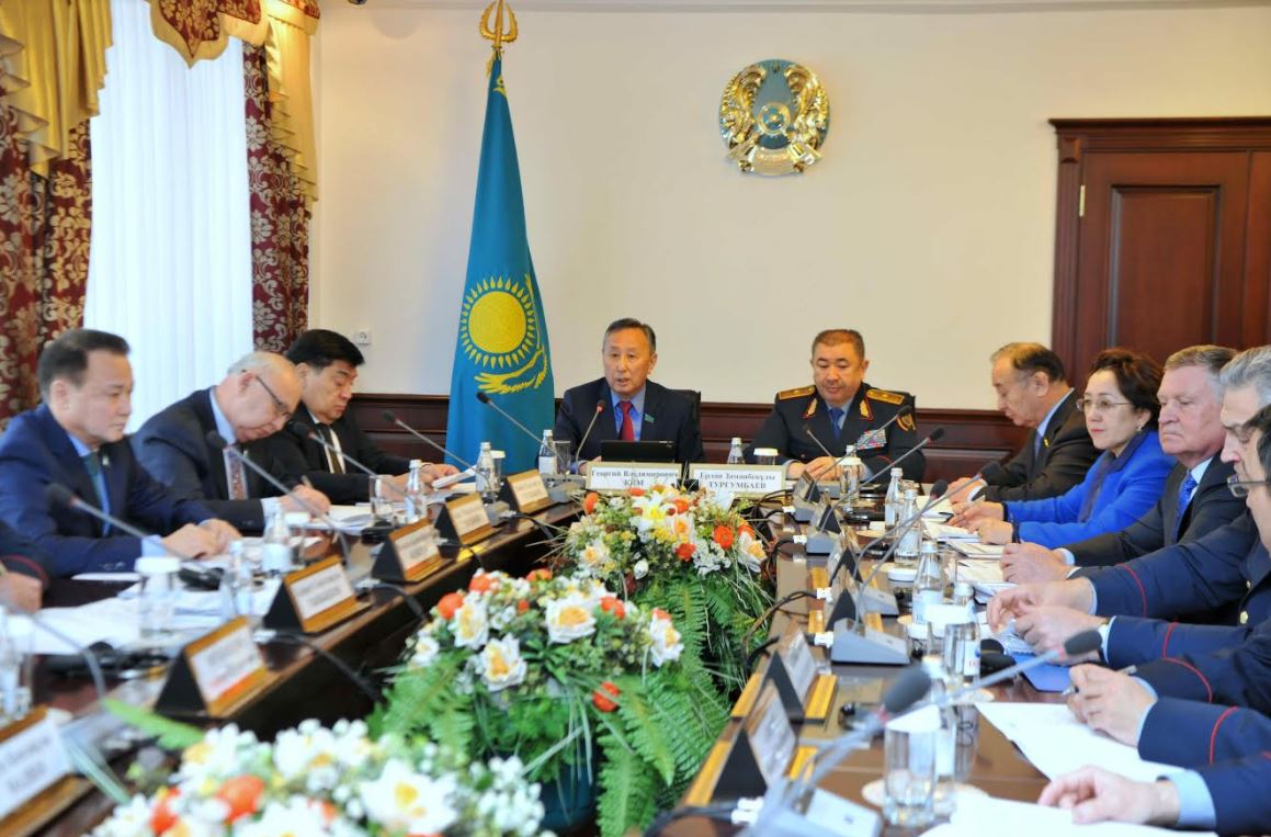 Сенаторлар қоғамдық қауіпсіздік саласына цифрлық технологияның енгізілуіне байланысты жағдайды талқылады