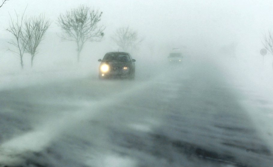 Жолдар жабылып, Семейде сабақ тоқтатылды