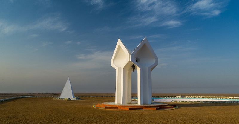 Киеге ие мен жүйе керек
