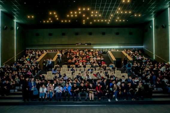 Студенттер «Әміре» фильмін тамашалады
