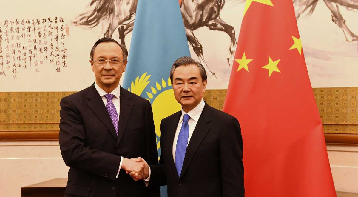 Қазақстан мен Қытай сыртқы істер министрлері екі жақты келіссөздер өткізді
