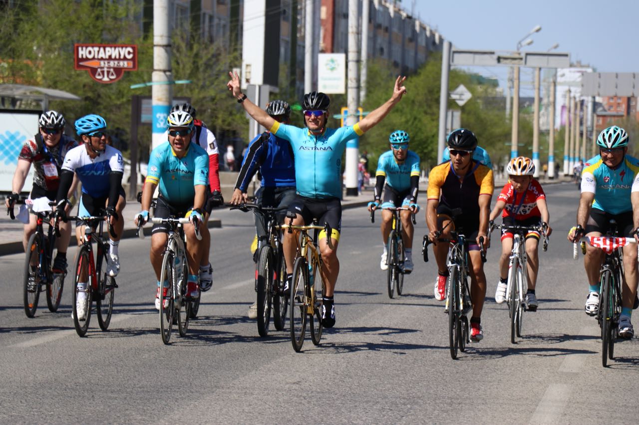 Атырауда өткен бұқаралық веложарысқа Александр Винокуров қатысты