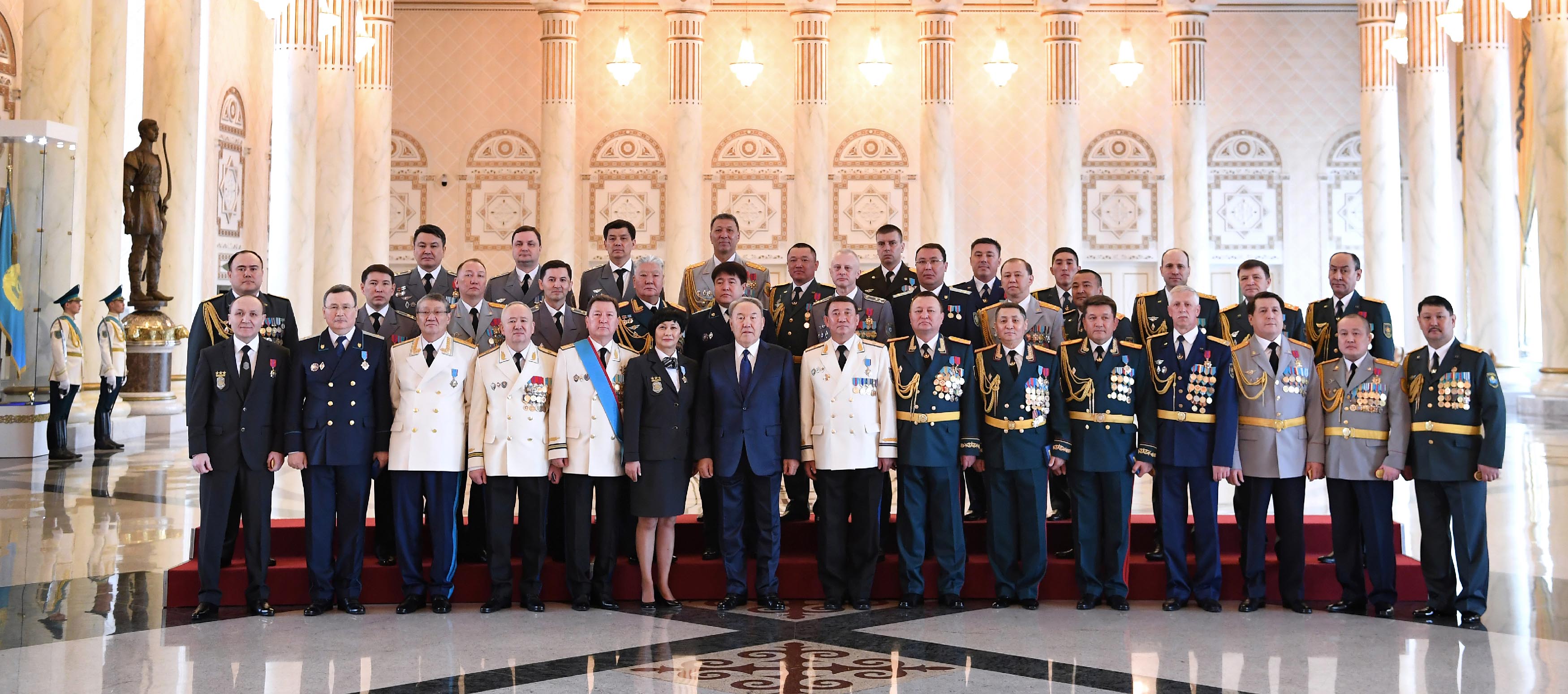 Елбасы жоғары әскери, арнаулы атақтар мен мемлекеттік наградалар тапсыру рәсіміне қатысты



