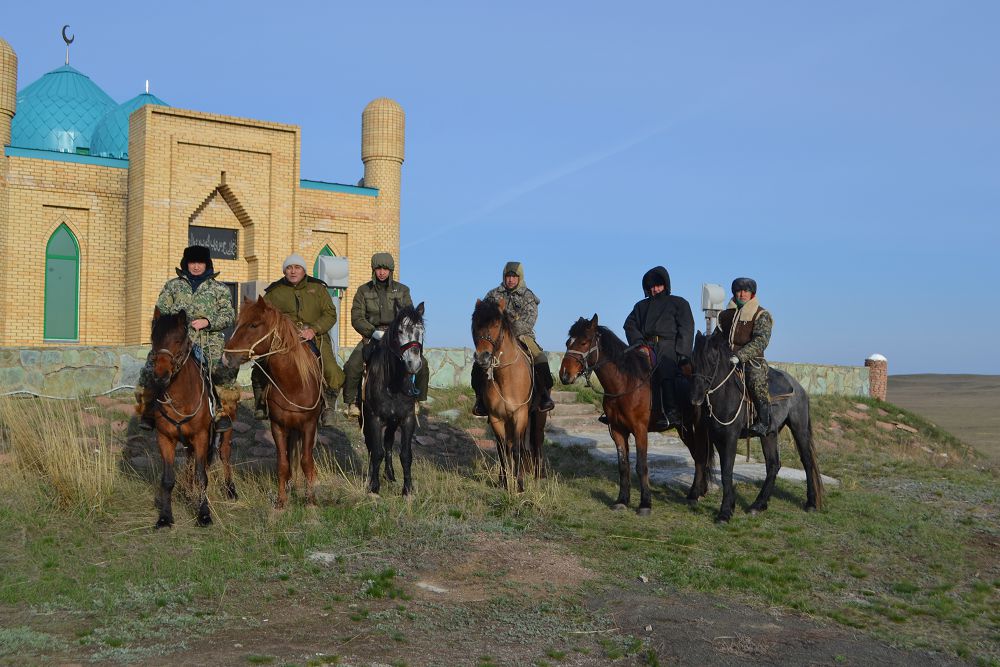 Павлодарда киелі жерлерді атпен аралауға шықты