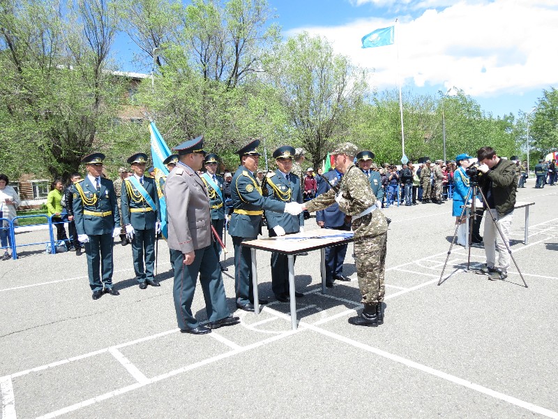 Өскеменде 210 жас сарбаз әскери ант қабылдады