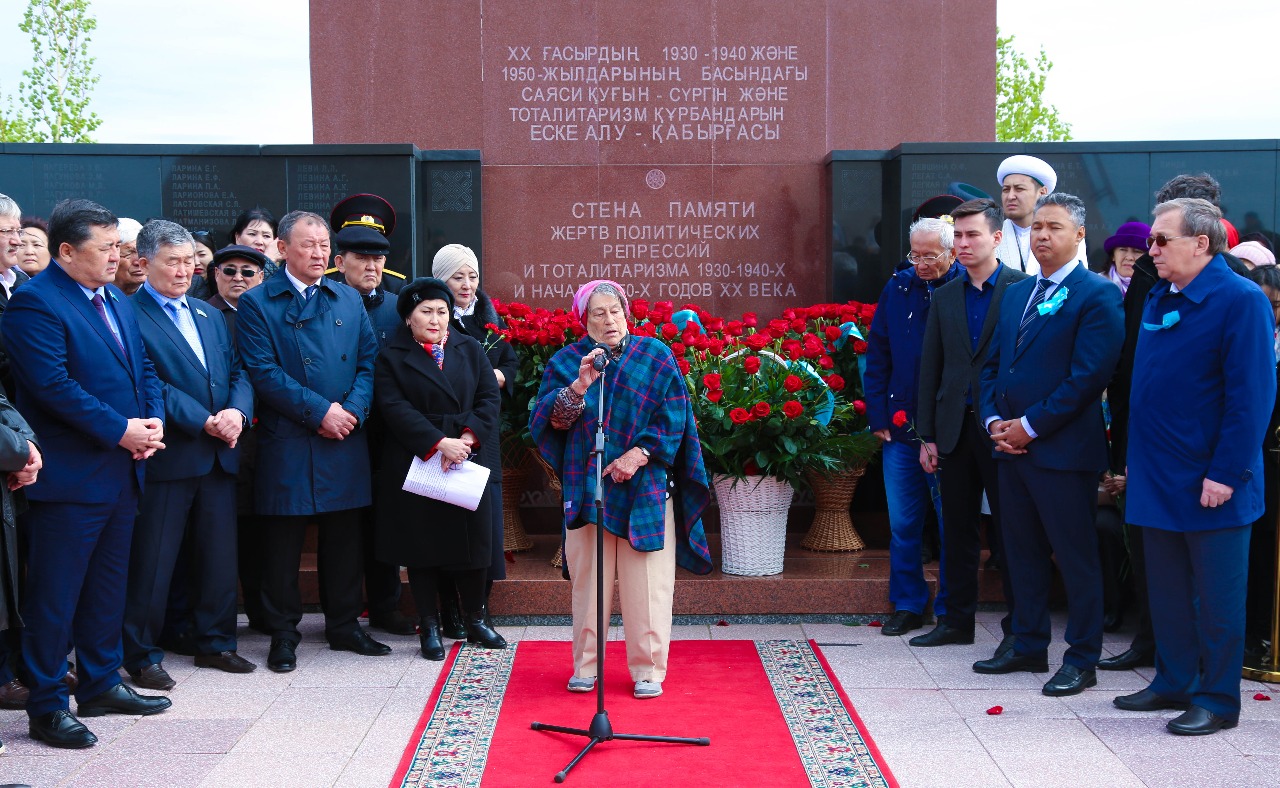 АЛЖИР-де саяси қуғын-сүргін құрбандарын еске алу жиыны өтті
