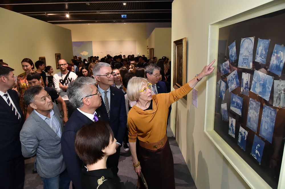 Қиял әлеміне жетелейтін картиналар