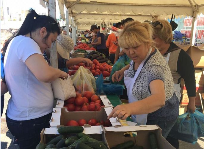 Түркістан облысының тауар өндірушілері Астанада жәрмеңке өткізіп жатыр 