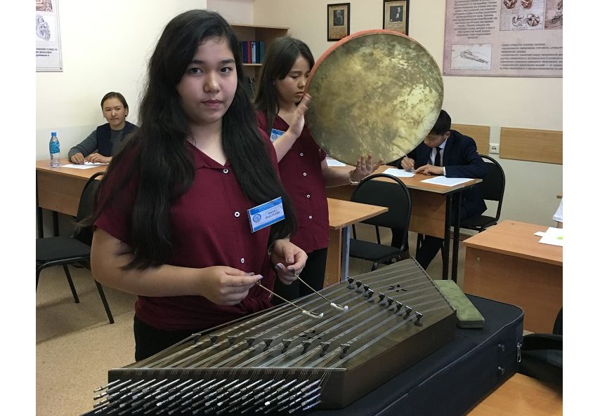 Ана тілін, атажұртын әспеттеген