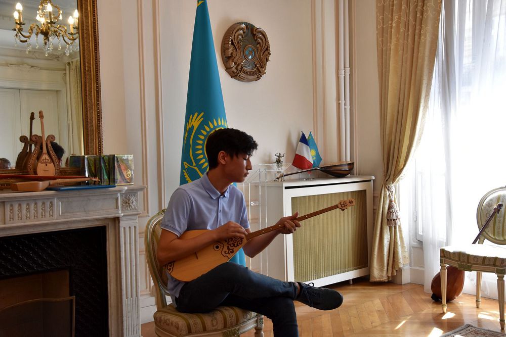 Парижде Ұлттық домбыра күні аталып өтті