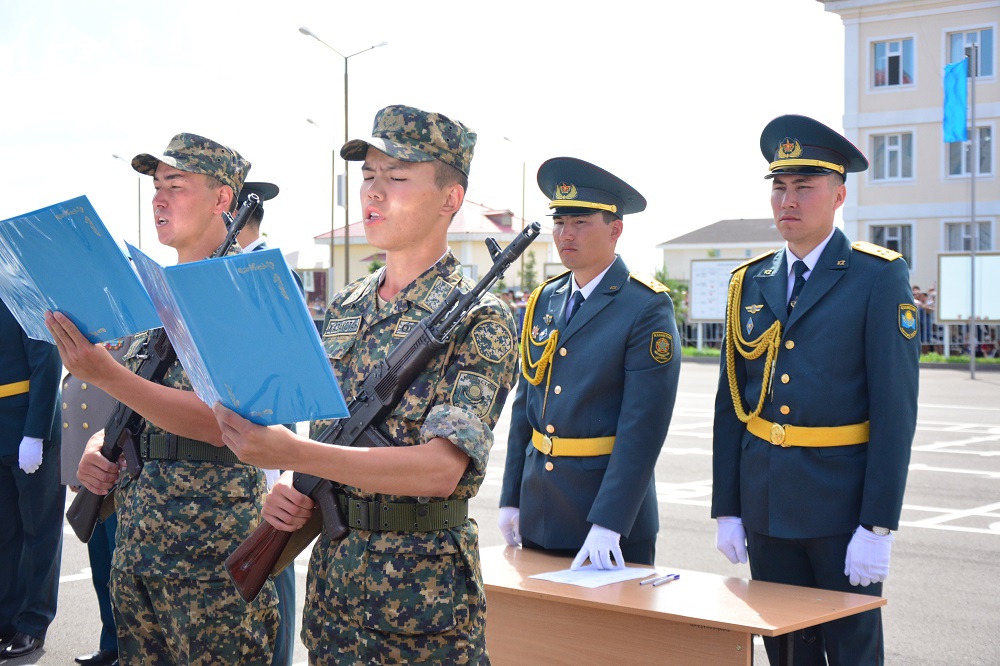 Ұлттық ұланның Астана құрамасында 800-ге жуық жауынгер ант қабылдады