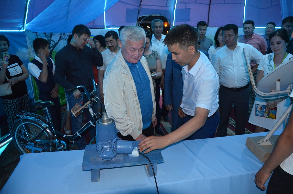 Шалқар ауданының күндерінде инновациялық үлгідегі киіз үй тігілді