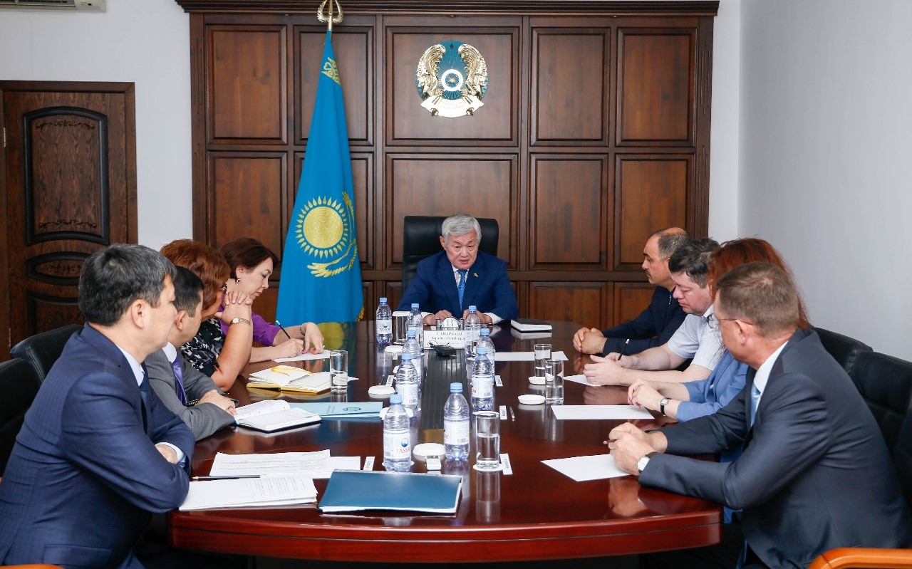 Бердібек Сапарбаев мәжіліс депутаттарымен кездесті