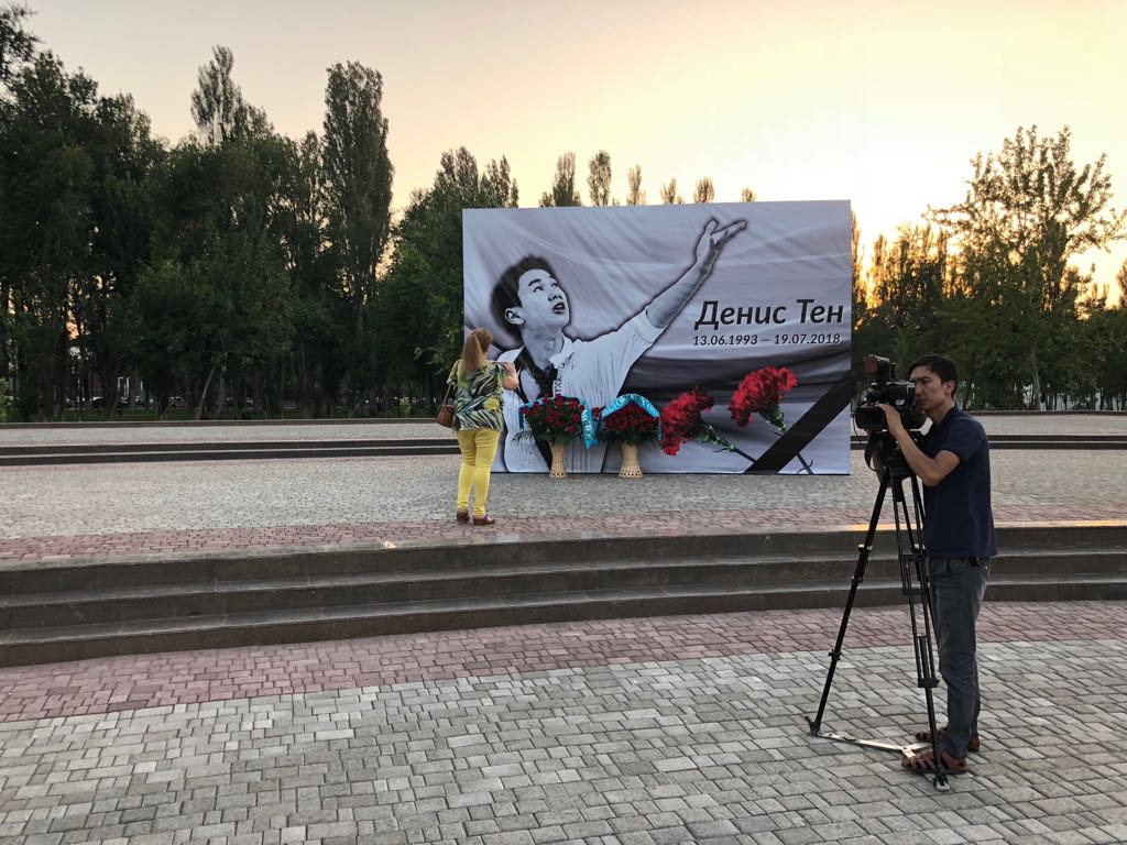 Тараз қаласына Денис Тенді еске алуға арналған баннер орнатылды