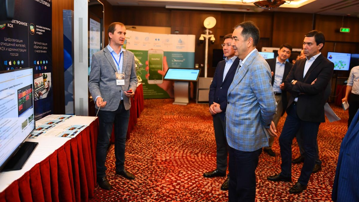 «Цифрлық Қазақстан»: Үкімет басшысы отандық АТ-компаниялармен мемлекеттік бағдарламаны іске асыру мәселесін талқылады