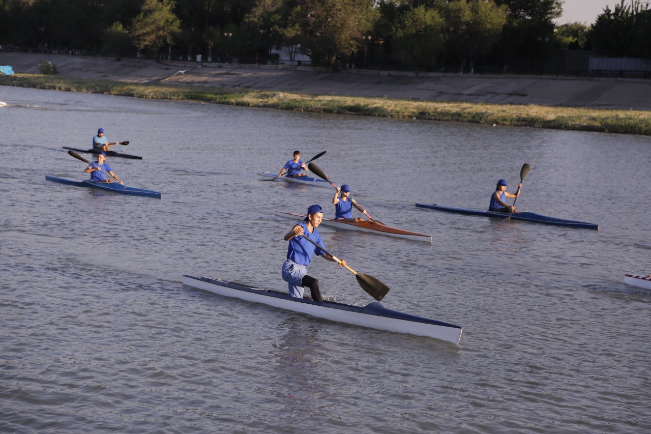 Атырауда шағын қайықтар шеруі өтті