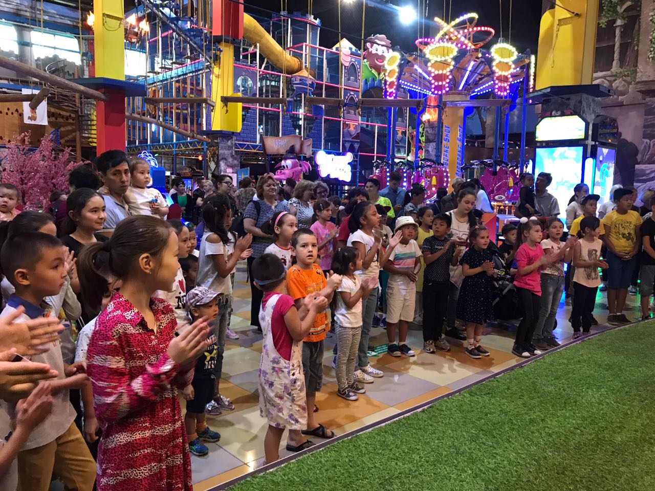 Конституция күніне орай қайырымдылық мерекесі ұйымдастырылды