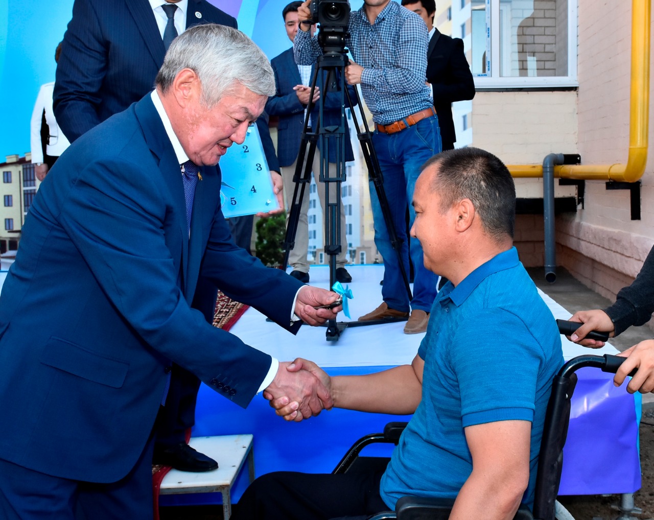 Конституция күніне орай 90 ақтөбелік жанұя баспаналы болды 