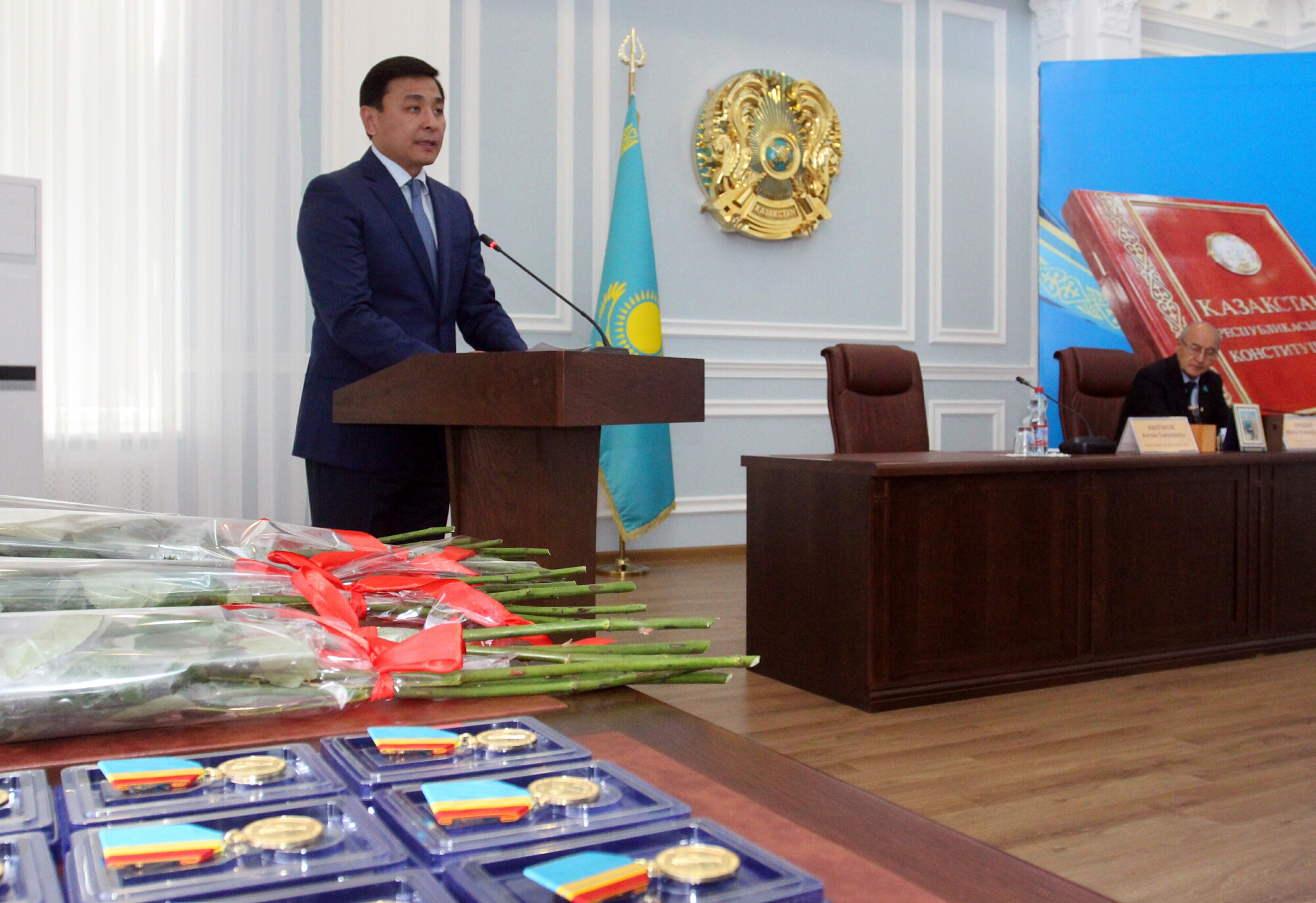 Орал қаласында Конституция күніне орай  қоғам белсенділері марапатталды