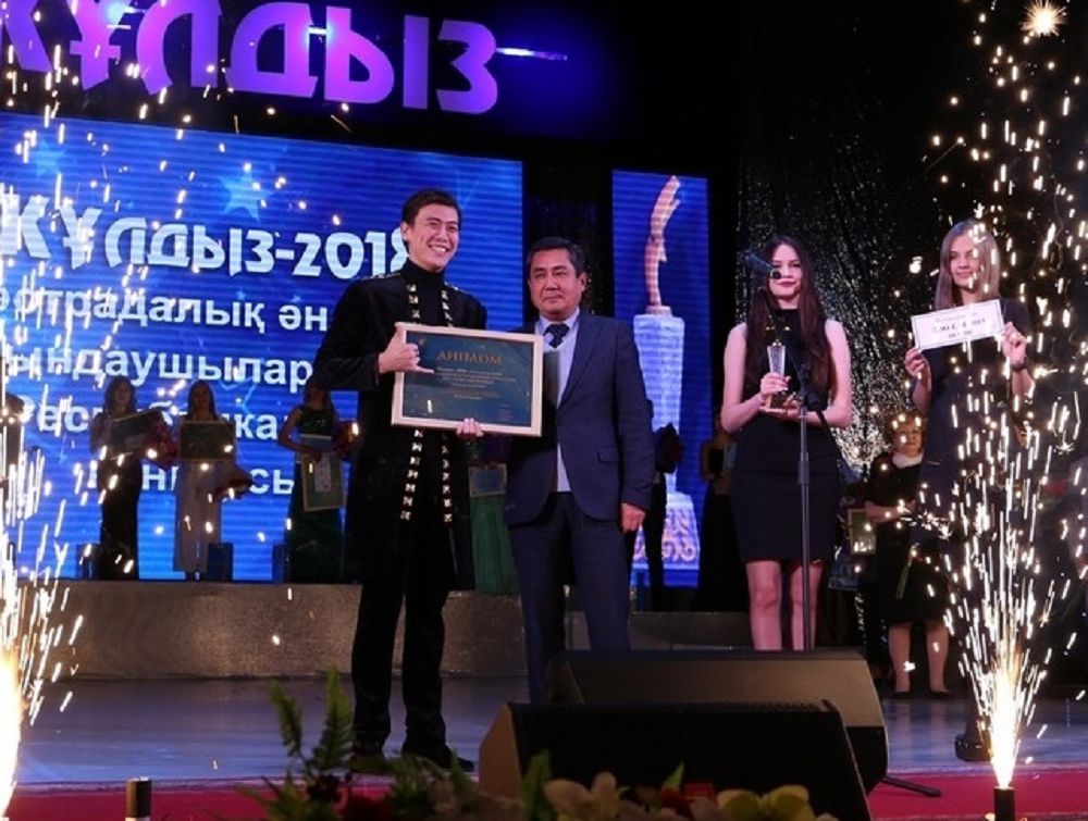 Ән сайыста Әділхан озды