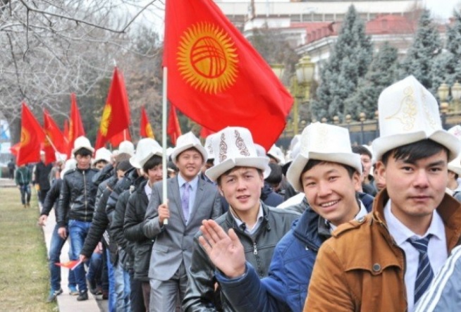 Қырғызстанда ақ қалпақты қорлағандарға айыппұл салынады